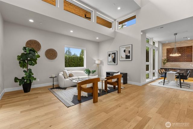 16323 NE 44th Court, Redmond, WA 98052