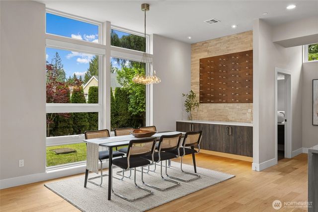 16323 NE 44th Court, Redmond, WA 98052
