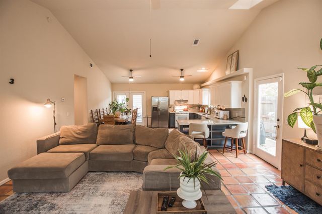 3213 Candace St, Carmichael, CA 95608