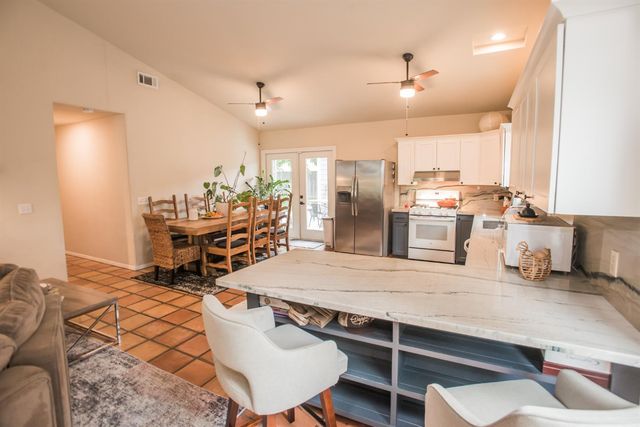 3213 Candace St, Carmichael, CA 95608