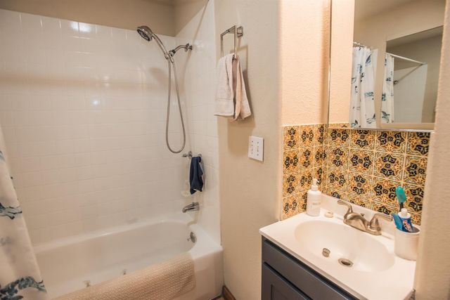 3213 Candace St, Carmichael, CA 95608