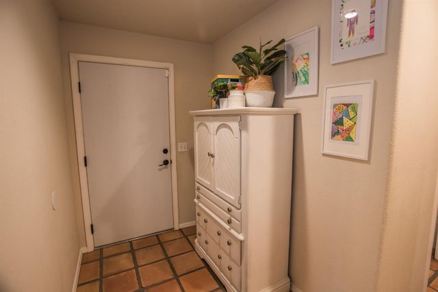 3213 Candace St, Carmichael, CA 95608