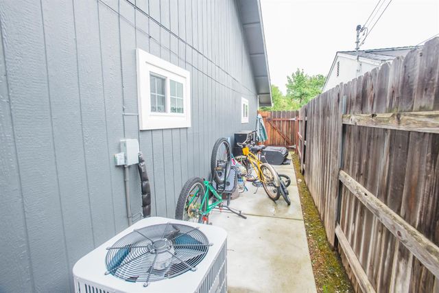 3213 Candace St, Carmichael, CA 95608