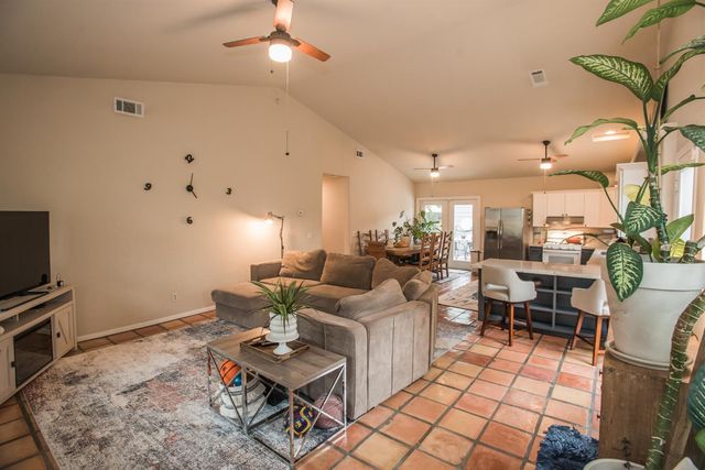 3213 Candace St, Carmichael, CA 95608