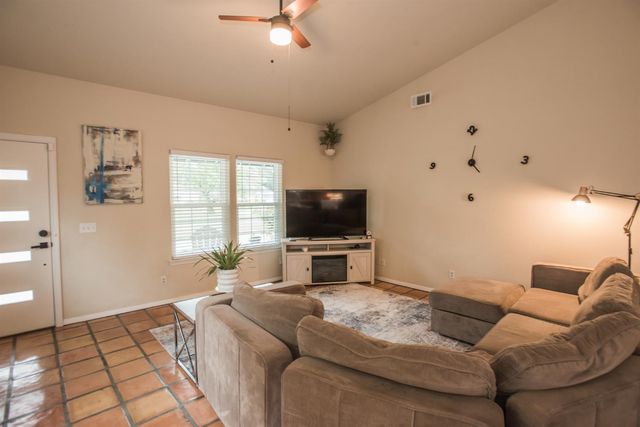 3213 Candace St, Carmichael, CA 95608