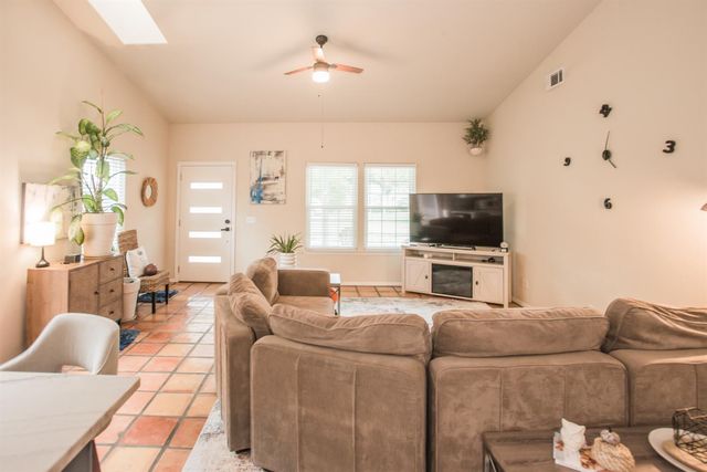 3213 Candace St, Carmichael, CA 95608