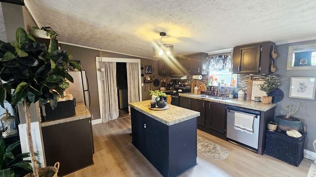 442 Madison 8359, Huntsville, AR 72740