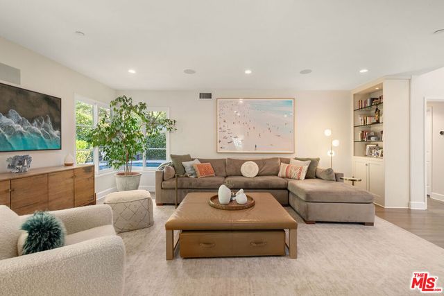 3354 Mandeville Canyon Road, Los Angeles, CA 90049