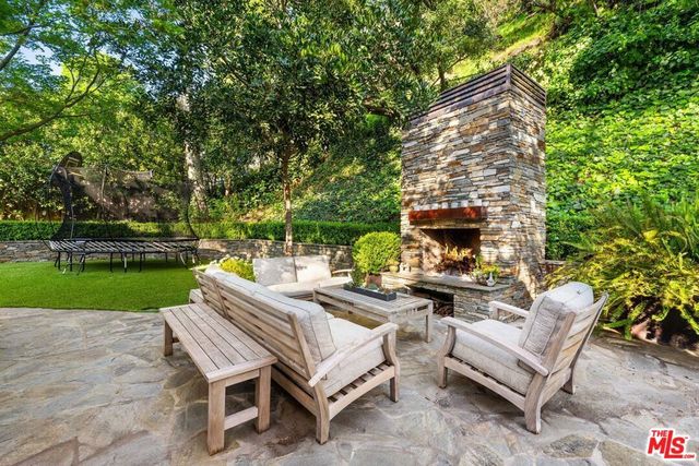 3354 Mandeville Canyon Road, Los Angeles, CA 90049