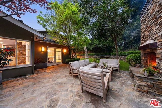 3354 Mandeville Canyon Road, Los Angeles, CA 90049