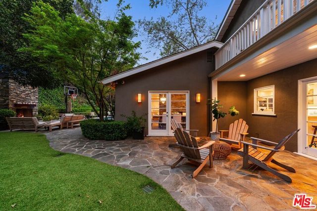 3354 Mandeville Canyon Road, Los Angeles, CA 90049