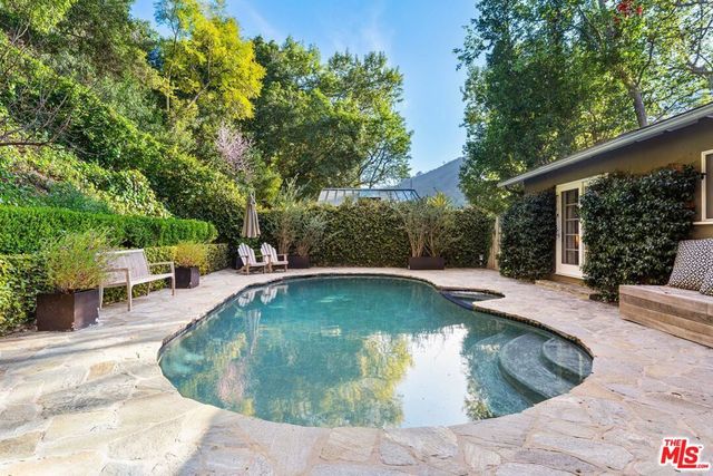 3354 Mandeville Canyon Road, Los Angeles, CA 90049