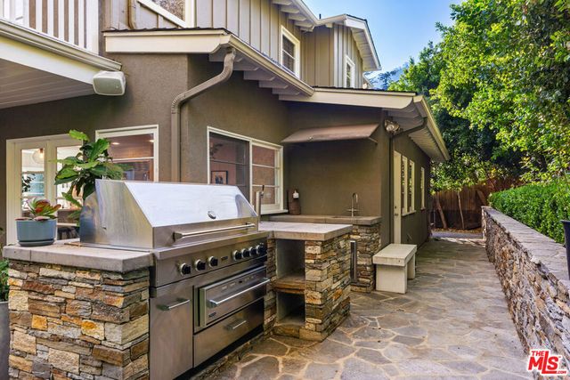 3354 Mandeville Canyon Road, Los Angeles, CA 90049