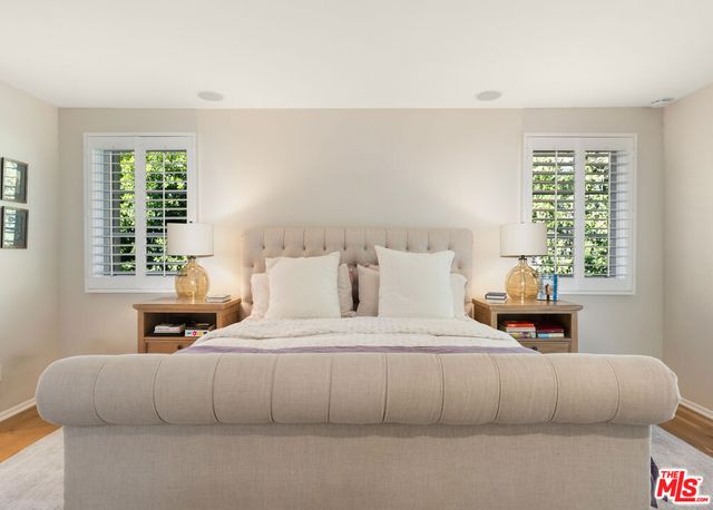 3354 Mandeville Canyon Road, Los Angeles, CA 90049