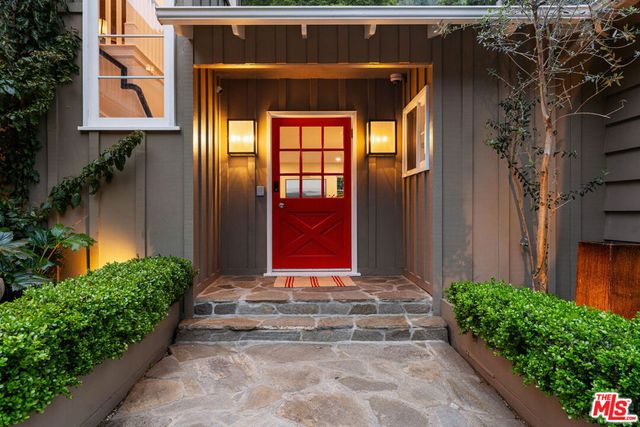 3354 Mandeville Canyon Road, Los Angeles, CA 90049