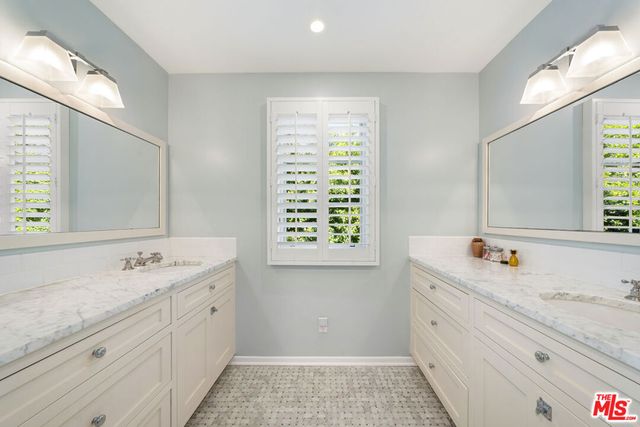 3354 Mandeville Canyon Road, Los Angeles, CA 90049