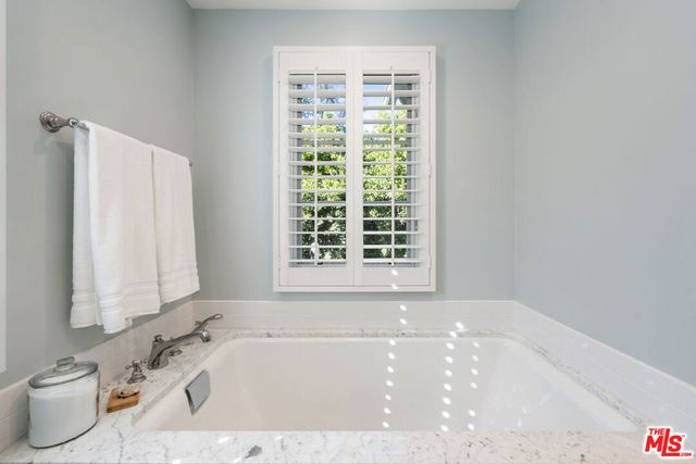 3354 Mandeville Canyon Road, Los Angeles, CA 90049