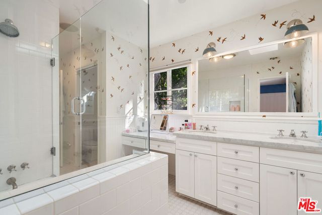 3354 Mandeville Canyon Road, Los Angeles, CA 90049