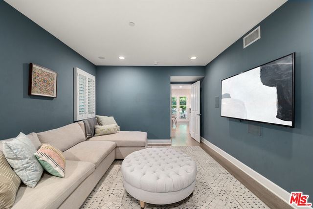 3354 Mandeville Canyon Road, Los Angeles, CA 90049