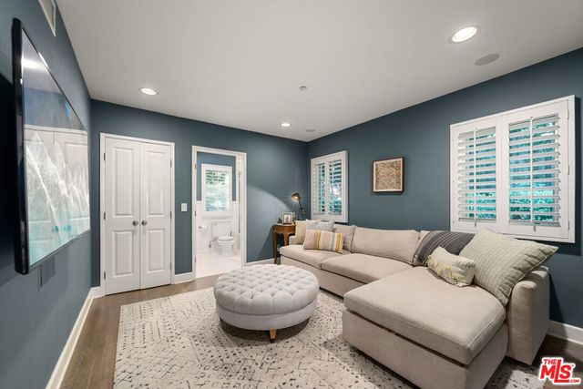 3354 Mandeville Canyon Road, Los Angeles, CA 90049