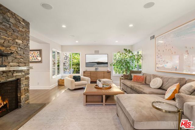 3354 Mandeville Canyon Road, Los Angeles, CA 90049