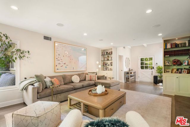 3354 Mandeville Canyon Road, Los Angeles, CA 90049