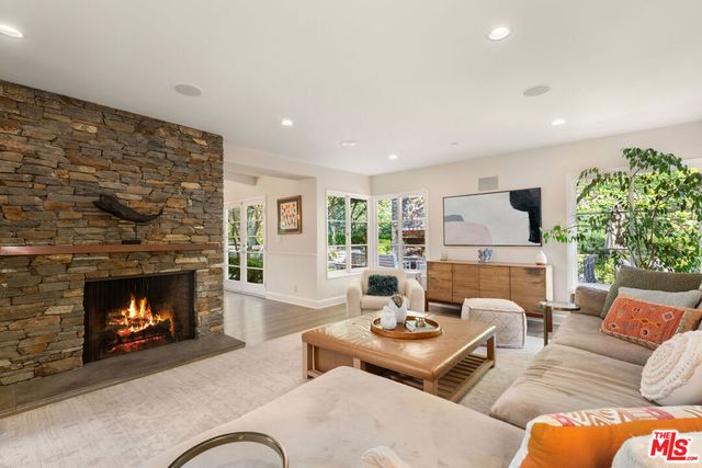 3354 Mandeville Canyon Road, Los Angeles, CA 90049