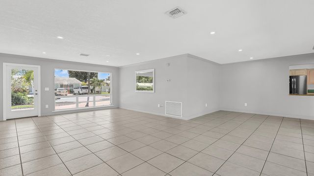 2241 NE 33rd Street, Lighthouse Point, FL 33064