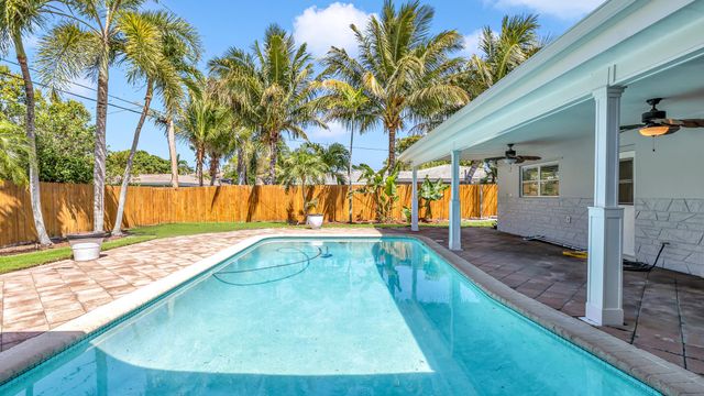 2241 NE 33rd Street, Lighthouse Point, FL 33064