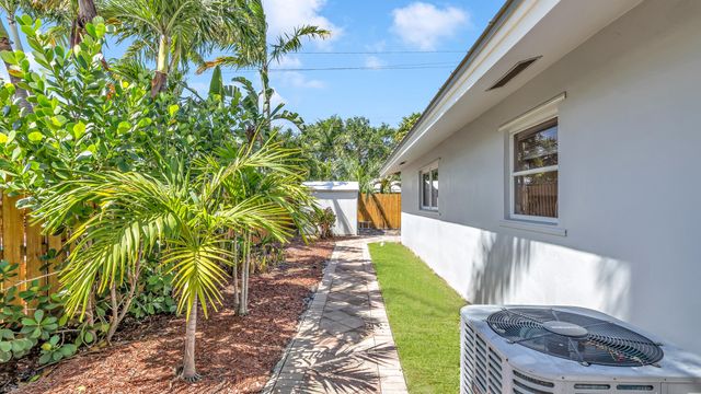 2241 NE 33rd Street, Lighthouse Point, FL 33064