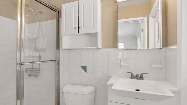 2241 NE 33rd Street, Lighthouse Point, FL 33064