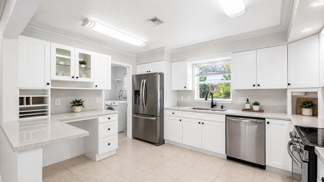 2241 NE 33rd Street, Lighthouse Point, FL 33064