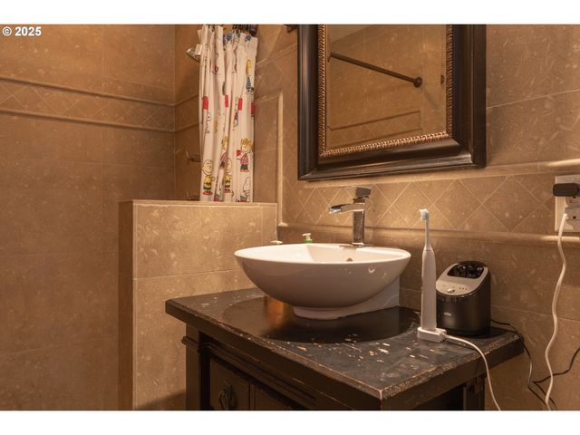 2046 Nw FLANDERS St 13-1, Portland, OR 97209
