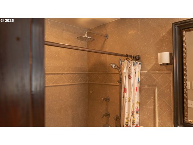 2046 Nw FLANDERS St 13-1, Portland, OR 97209