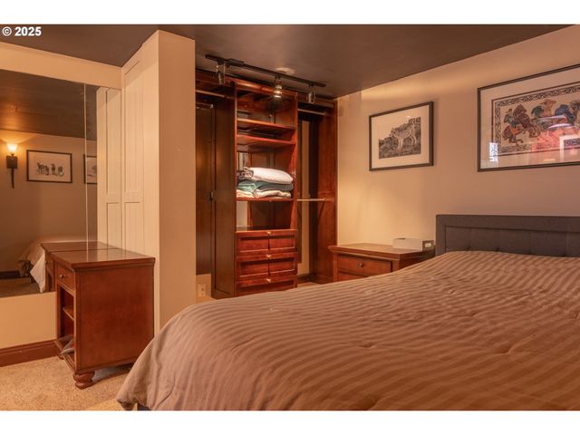 2046 Nw FLANDERS St 13-1, Portland, OR 97209