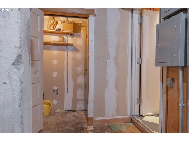 2046 Nw FLANDERS St 13-1, Portland, OR 97209