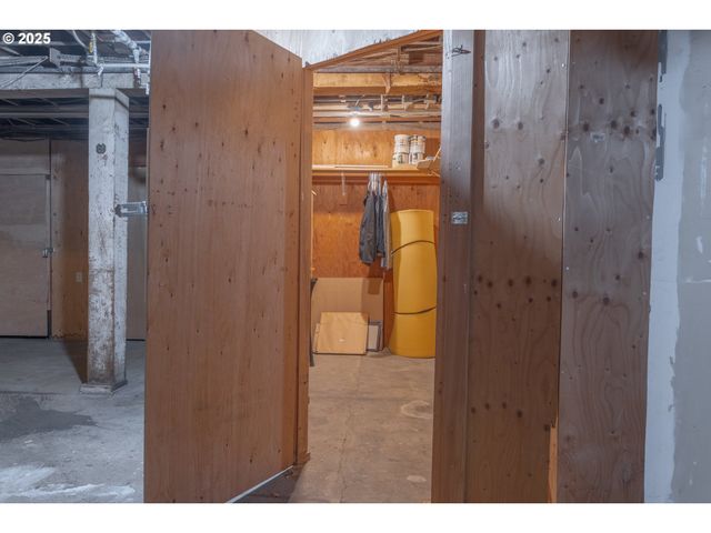 2046 Nw FLANDERS St 13-1, Portland, OR 97209