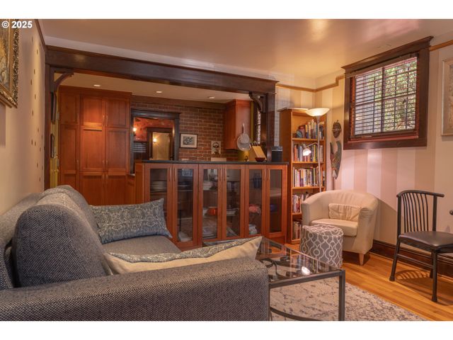 2046 Nw FLANDERS St 13-1, Portland, OR 97209