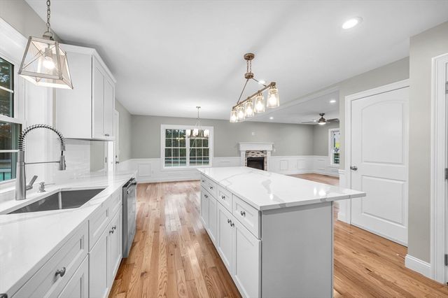 6 High Bluff Rd, Belchertown, MA 01007