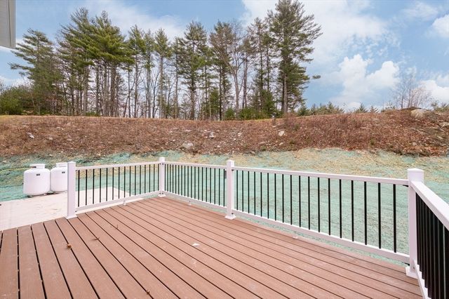 6 High Bluff Rd, Belchertown, MA 01007
