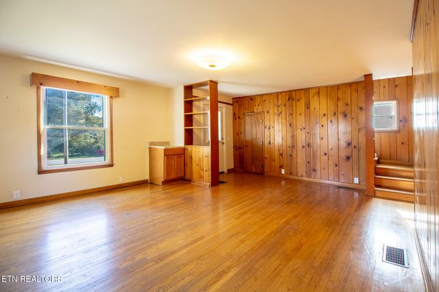 301 S Chamberlain Ave, Rockwood, TN 37854