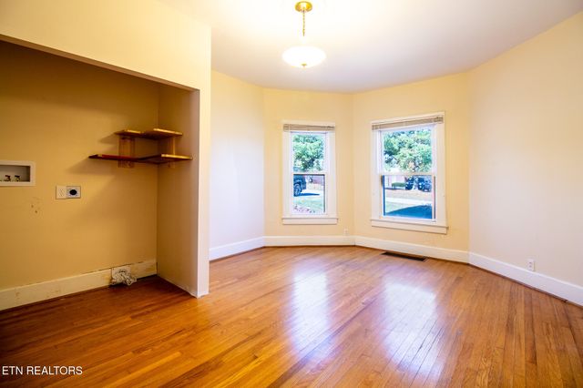 301 S Chamberlain Ave, Rockwood, TN 37854