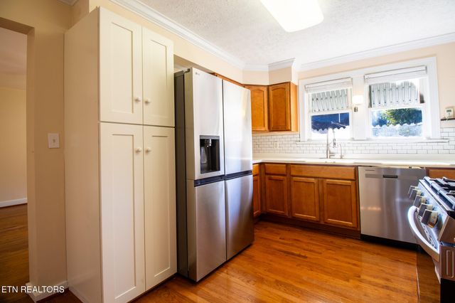 301 S Chamberlain Ave, Rockwood, TN 37854