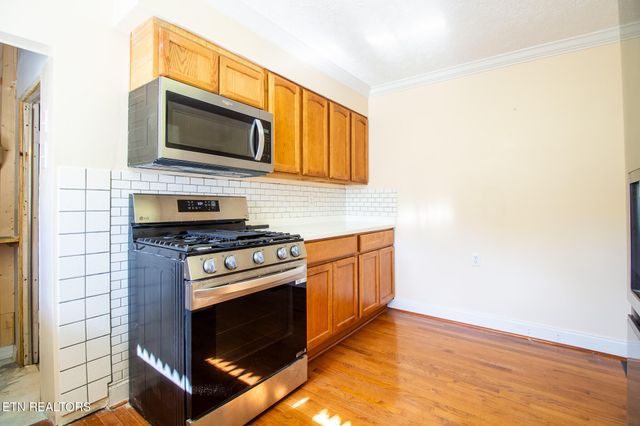 301 S Chamberlain Ave, Rockwood, TN 37854