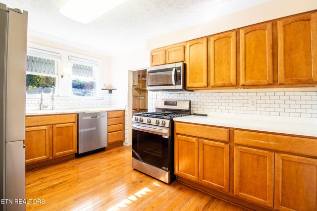 301 S Chamberlain Ave, Rockwood, TN 37854