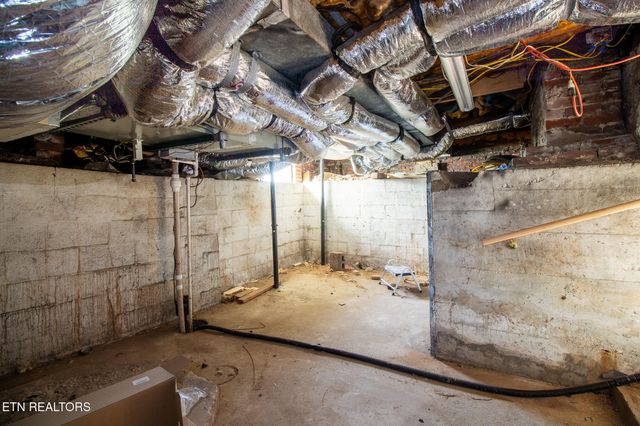 301 S Chamberlain Ave, Rockwood, TN 37854