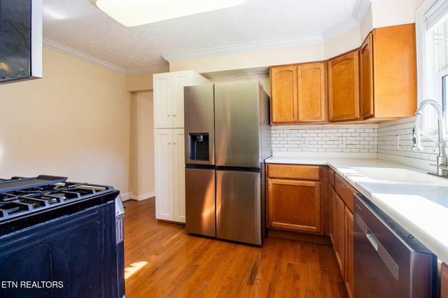 301 S Chamberlain Ave, Rockwood, TN 37854