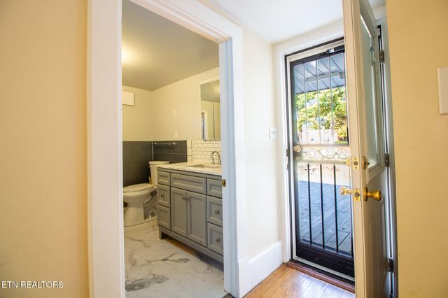 301 S Chamberlain Ave, Rockwood, TN 37854