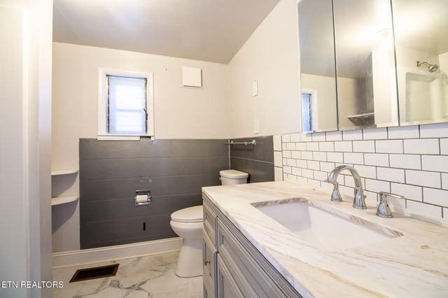 301 S Chamberlain Ave, Rockwood, TN 37854