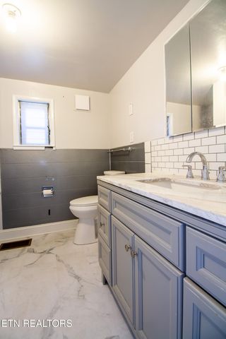 301 S Chamberlain Ave, Rockwood, TN 37854